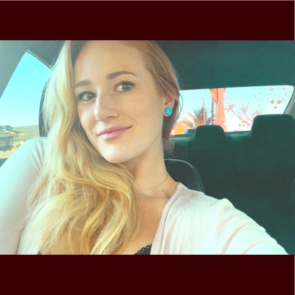 Meet your Posher, Erica - Picture 1 of 4